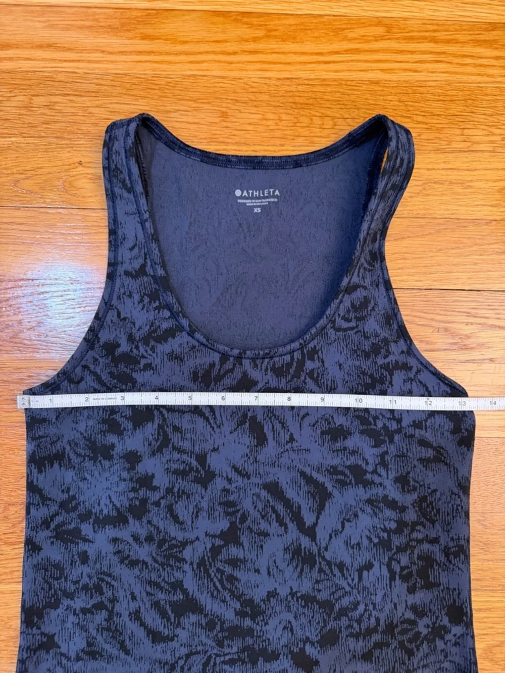 Athleta Scoop Tank Texture Frosted Floral Black/Blue - Size XS Tank Top Shirt - Picture 3 of 5